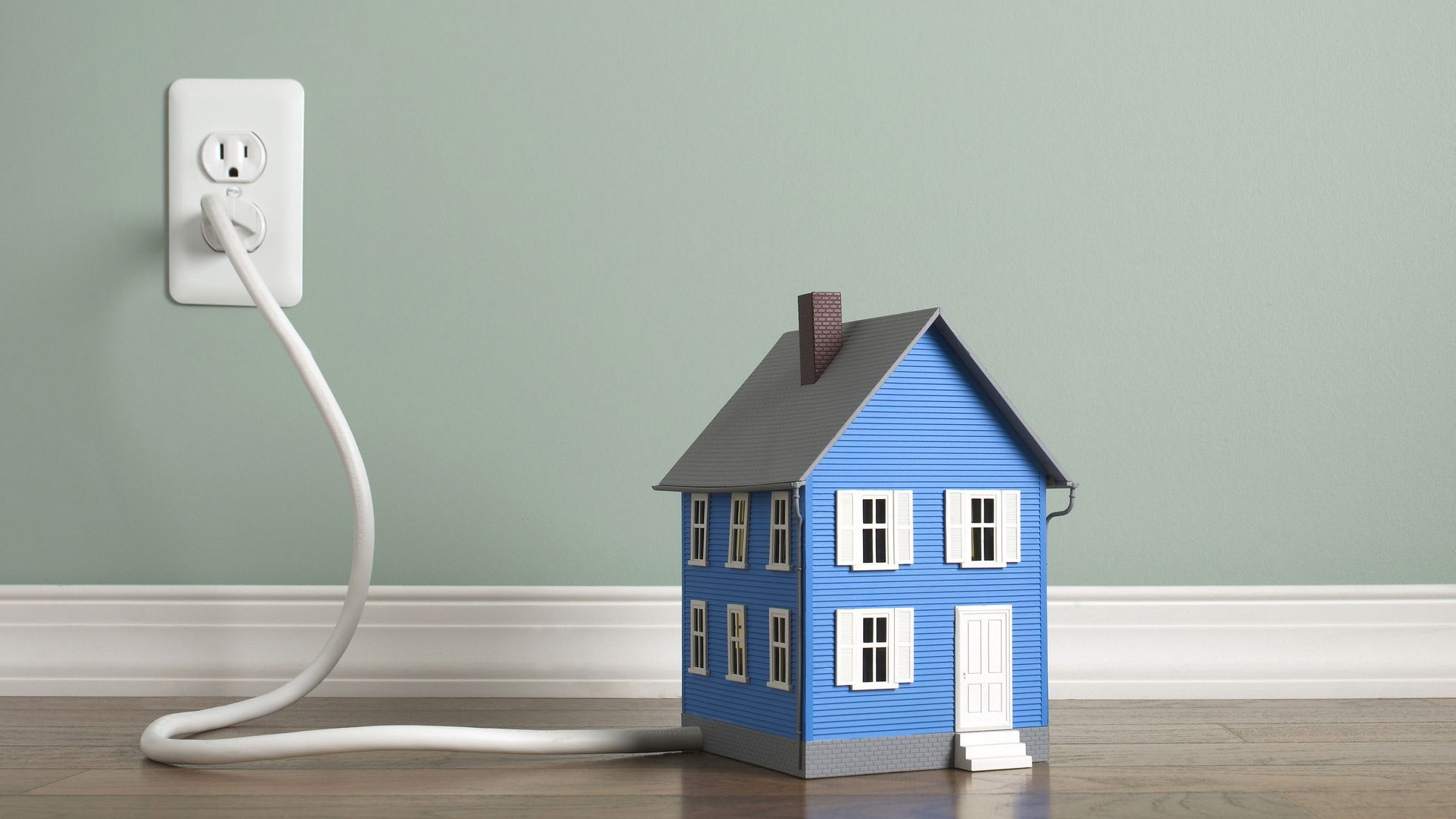 HousePlug_TonyCordoza_getty-5865c3d95f9b586e02a006d8