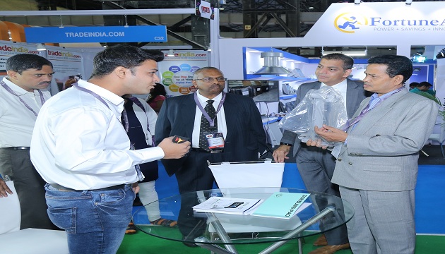 Rajaram Mane visits LED Expo_