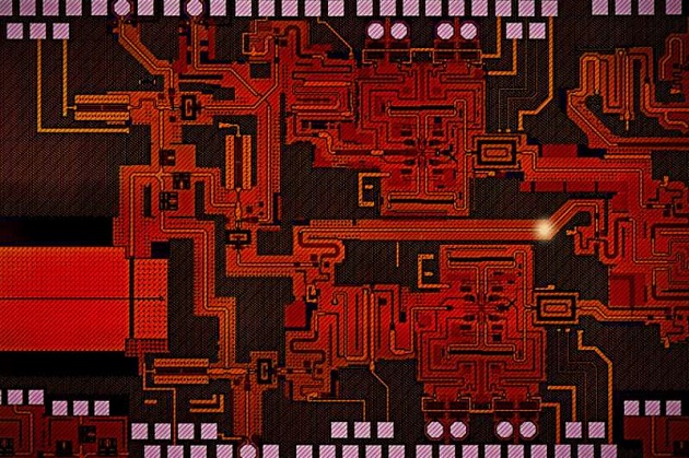 Data Transfer System Connects Silicon Chips With a Hair's-Width Cable
