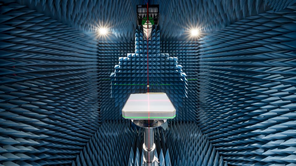 Greenerwave ESA antenna