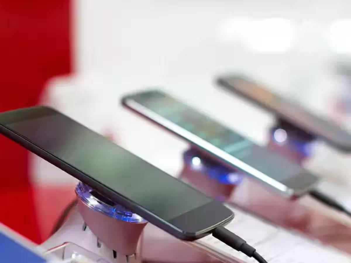 Uttar Pradesh Emerges as India’s Biggest Electronics Hub, Producing 65% of the Nation’s Mobile Phones