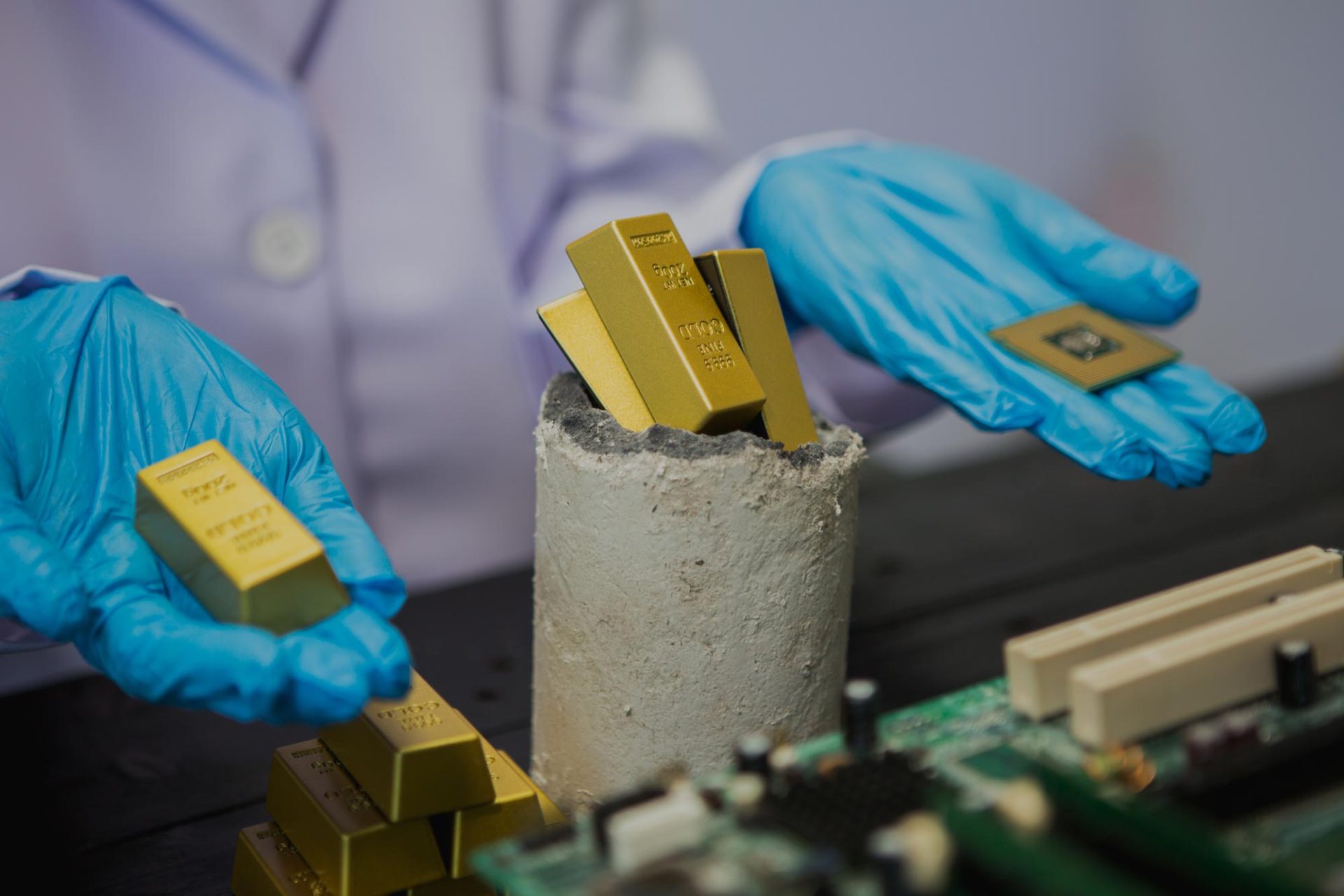 Researchers Develop New Method to Recover Gold from Electronic Waste