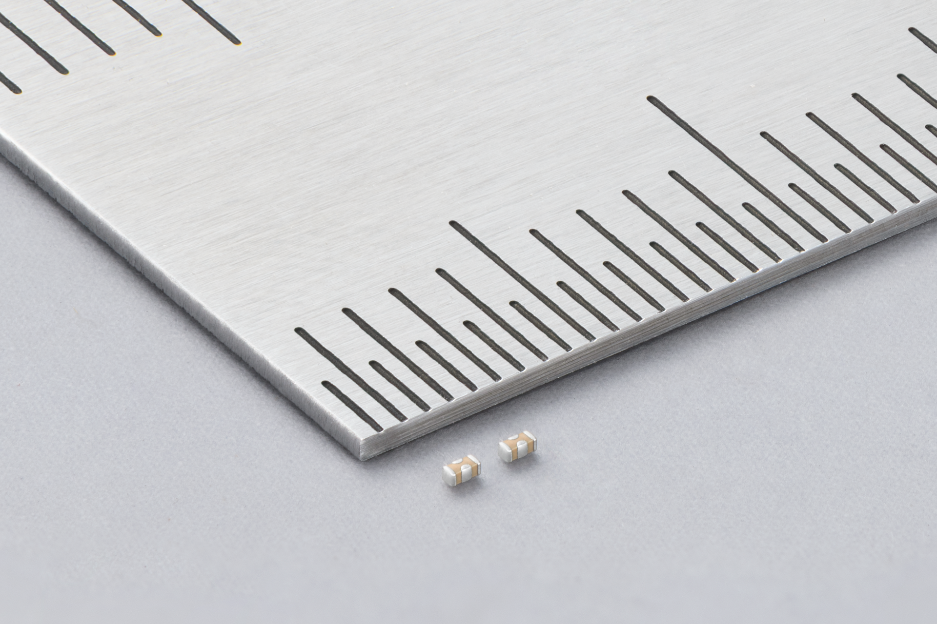 Murata Begins Mass Production of World’s Smallest 0201-Inch Three-Terminal Low-ESL MLCCs