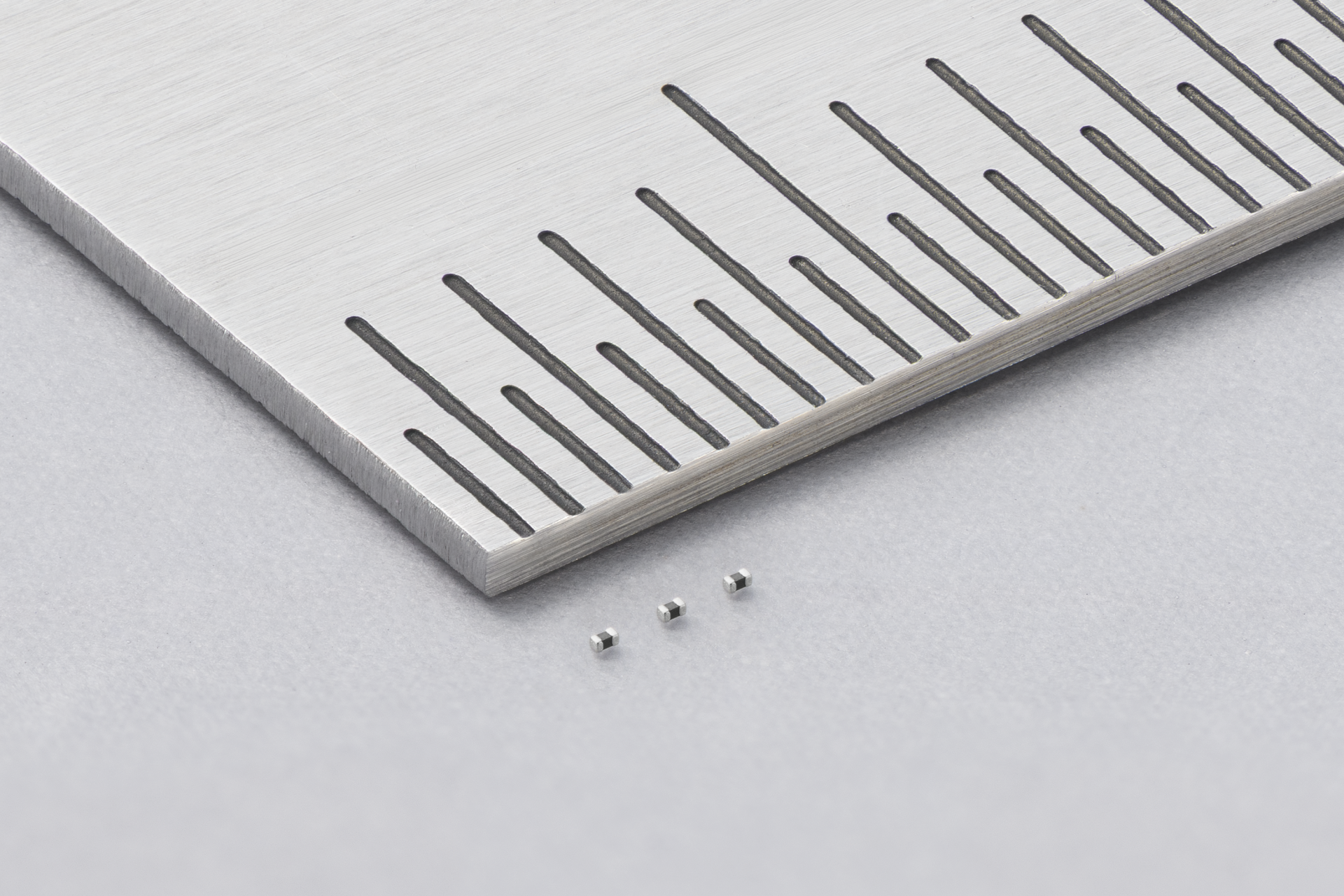 Murata Develops World’s Smallest 008004-inch Size (0.25mm × 0.125mm) NTC Thermistor for Space-Constrained Temperature Sensing