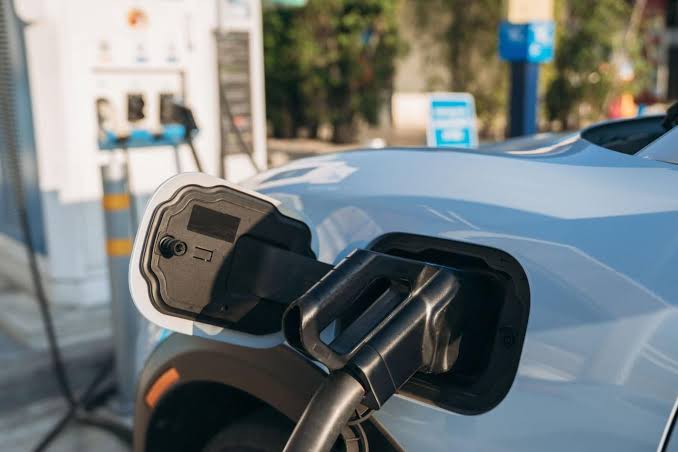 Real-World EV Efficiency: CAA Test Highlights Energy Consumption and Charging Performance